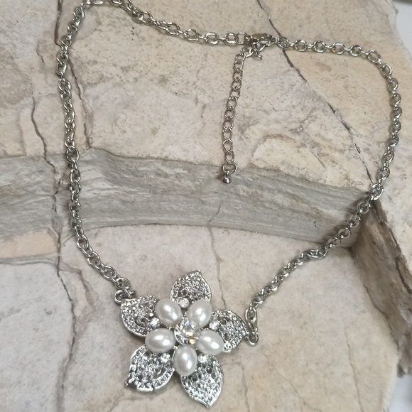 Silver Pendant Pearl Necklace - Picture 4 of 5